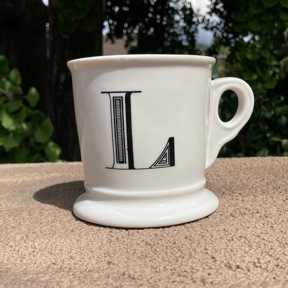 Anthropologie mug ‘L’